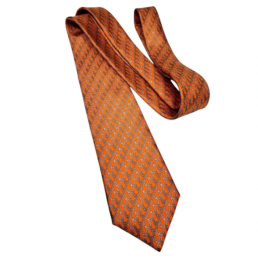 Hermes Paris Mens Orange Silk Horseshoe Link Pattern Necktie 6324 PA France EUC